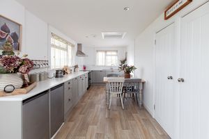 Kitchen Dining - click for photo gallery